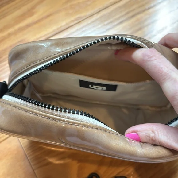 UGG Janey II Clear Convertible Crossbody/Fanny Pack Bag - Picture 6 of 11